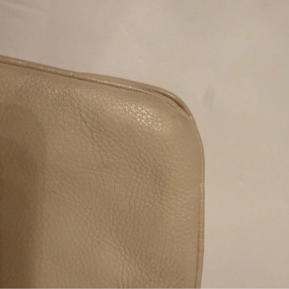 MARC BY MARC JACOBS WRISTLET CLUTCH BAG CREAM LEATHER MAGNET FLAP CLOSE